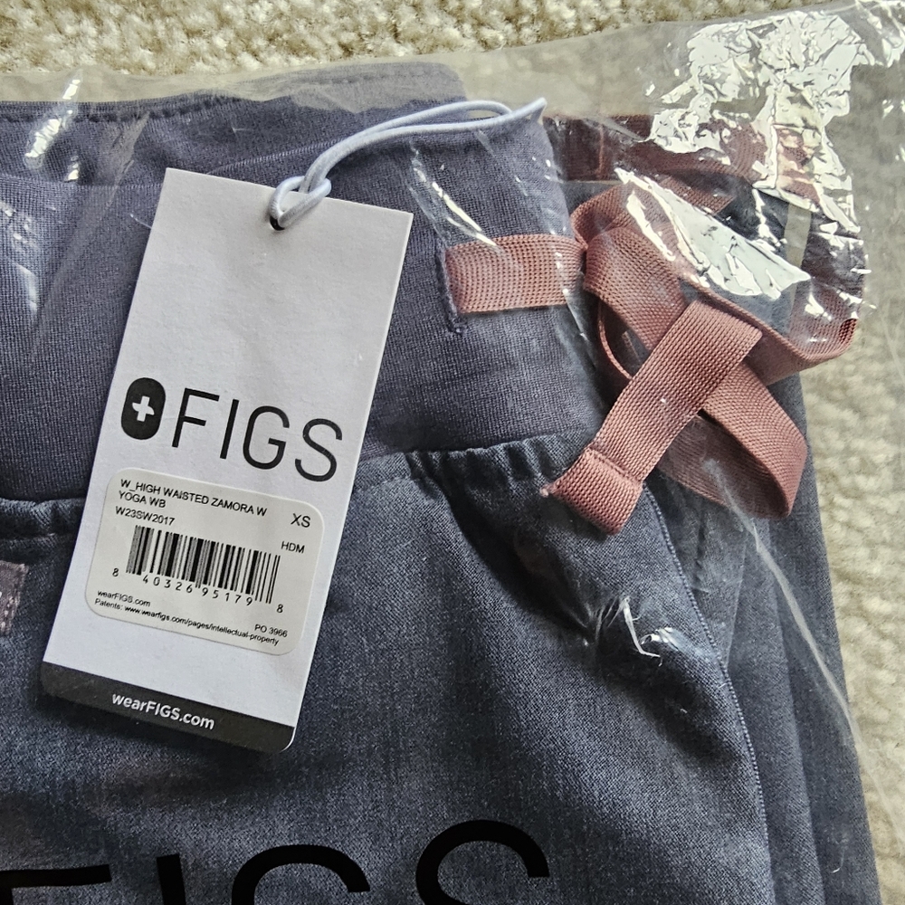 Figs Heathered Denim Scrub Set - Picture 3 of 6